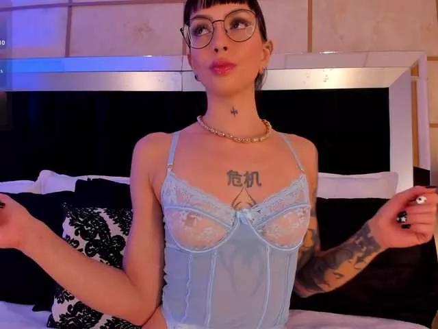 SpicyEla on BongaCams 