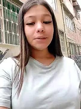 Alyshanon18 on StripChat 