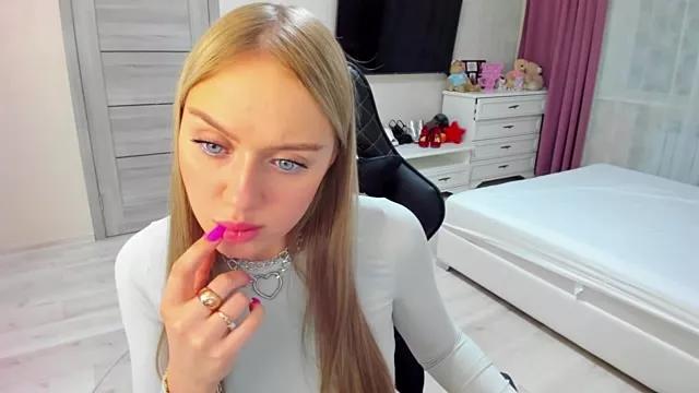 ElinOceanX on StripChat 